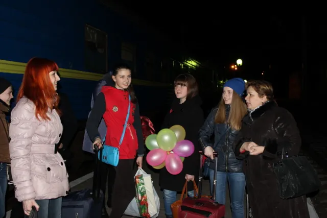 68 дітей з Волновахи зустрінуть Великдень у Луцьку (фото) — фото 3