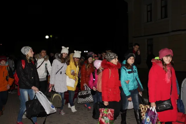 68 дітей з Волновахи зустрінуть Великдень у Луцьку (фото) — фото 6