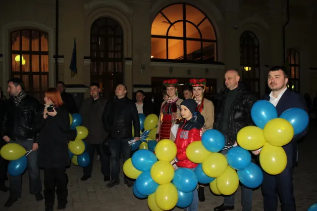 68 дітей з Волновахи зустрінуть Великдень у Луцьку (фото) — фото 7