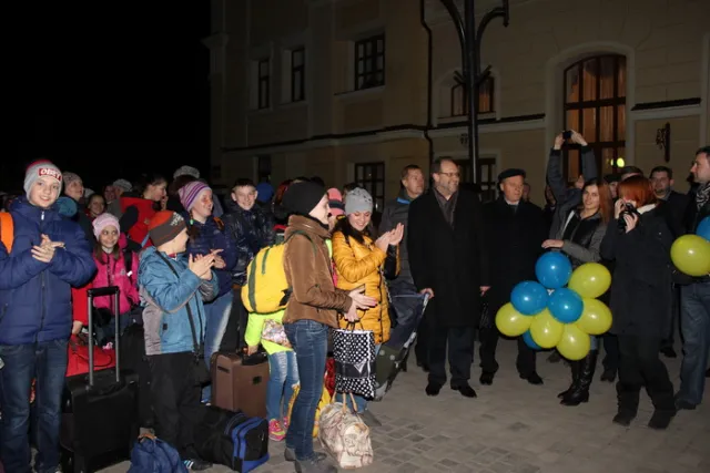 68 дітей з Волновахи зустрінуть Великдень у Луцьку (фото) — фото 9