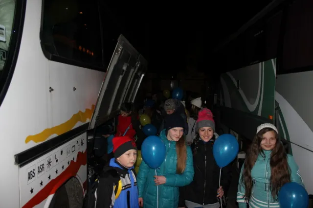 68 дітей з Волновахи зустрінуть Великдень у Луцьку (фото) — фото 10