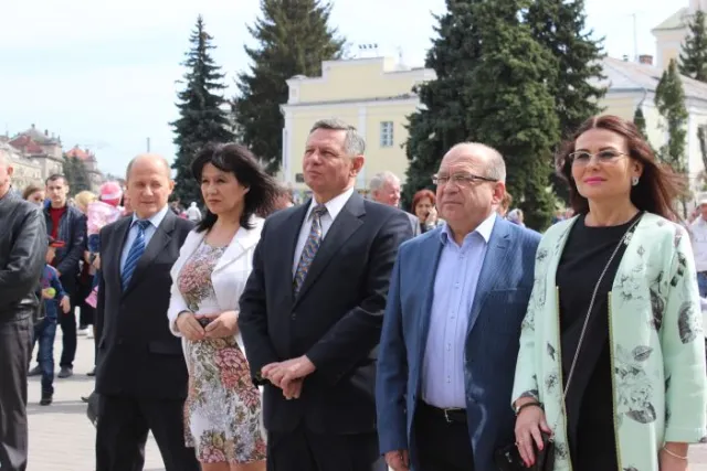 Лучани та гості міста святкують Великдень (фото) — фото 11
