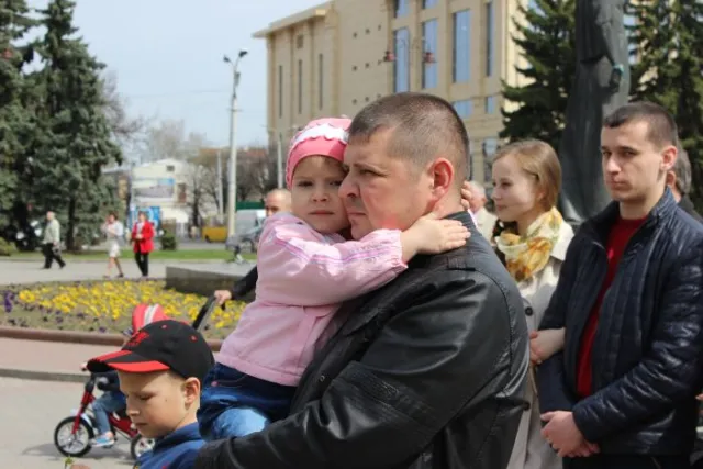 Лучани та гості міста святкують Великдень (фото) — фото 12