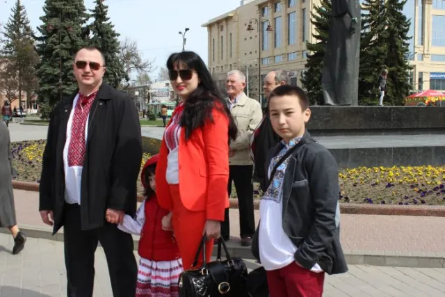 Лучани та гості міста святкують Великдень (фото) — фото 14