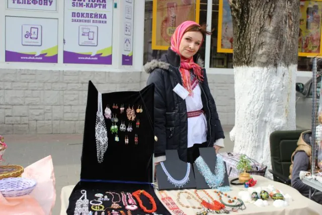 Лучани та гості міста святкують Великдень (фото) — фото 17