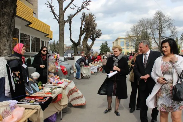 Лучани та гості міста святкують Великдень (фото) — фото 18