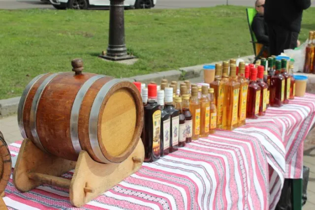 Лучани та гості міста святкують Великдень (фото) — фото 3