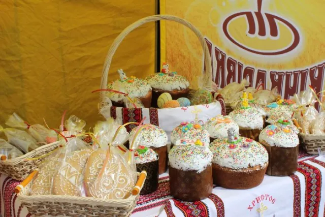 Лучани та гості міста святкують Великдень (фото) — фото 5