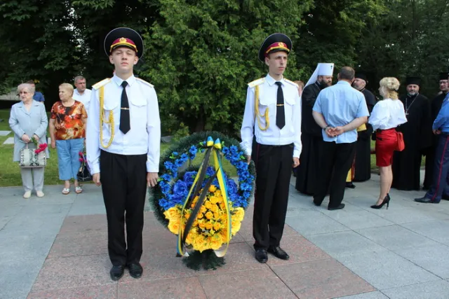 У Луцьку вшанували пам'ять загиблих у Другій світовій війні (фото) — фото 1