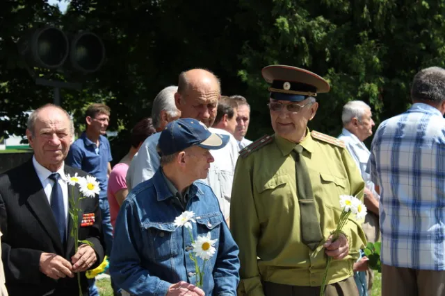У Луцьку вшанували пам'ять загиблих у Другій світовій війні (фото) — фото 3