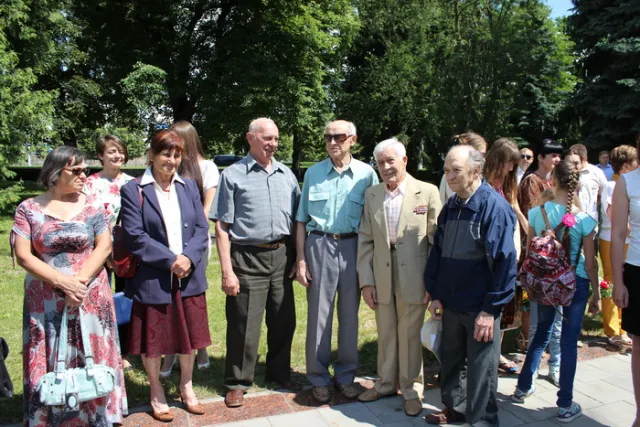 У Луцьку вшанували пам'ять загиблих у Другій світовій війні (фото) — фото 4