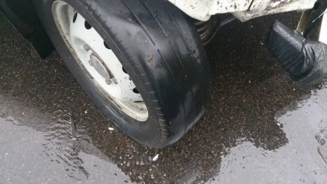 ДТП на вулиці Клима Савури, дощ зіграв злий жарт (фото) — фото 1