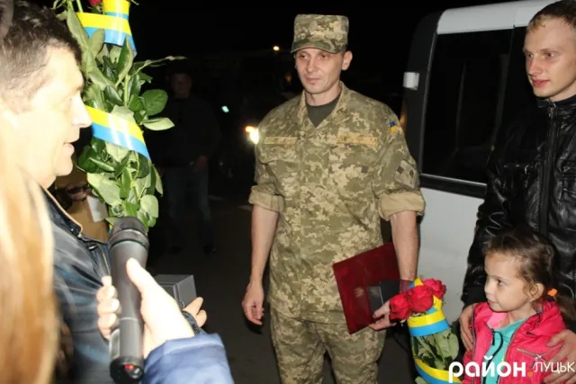 В Луцьку зустріли звільнених бойовиків (фото) — фото 1