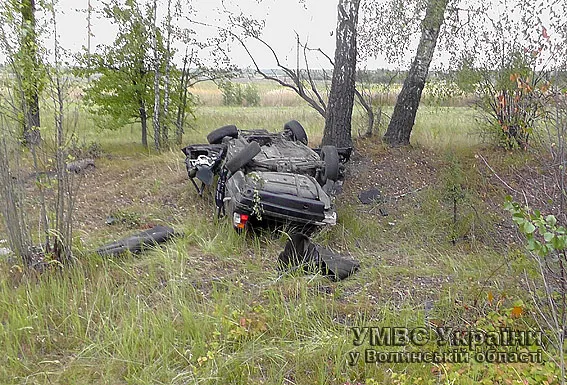 Необачність водія призвела до жахливої аварії, загинуло двоє осіб (фото) — фото 2