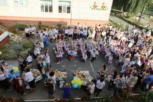 Дошкільнята Луцька допомагали учасникам АТО (фото) — фото 2