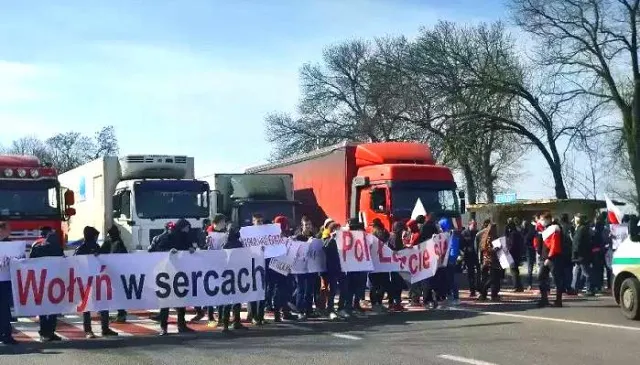 СБУ пропонує 25 тисяч гривень за інформацію про обстріл консульства Польщі в Луцьку — фото 1